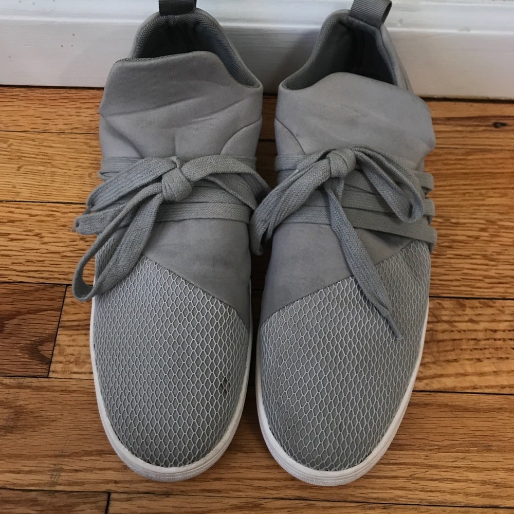 Steve Madden Grey Lancer sneakers size 8.5
